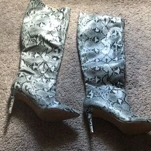 New Steve Madden Faux Snake boots